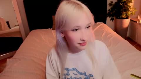 EvaBlonde TayaBrunette EliieBlack hair online show from May 16, 2026, 7:34 pm