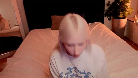EvaBlonde TayaBrunette EliieBlack hair online show from May 16, 2026, 7:56 pm