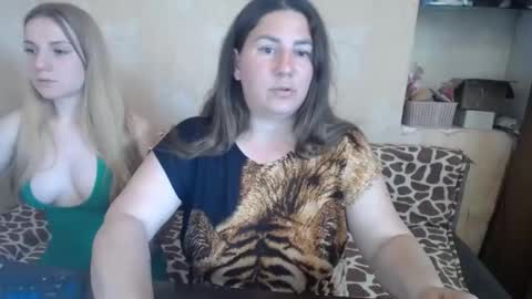 Snapshot of chrystalbella chatting on May 7, 2026, 8:09 am Diana online show from May 7, 2026, 8:09 am