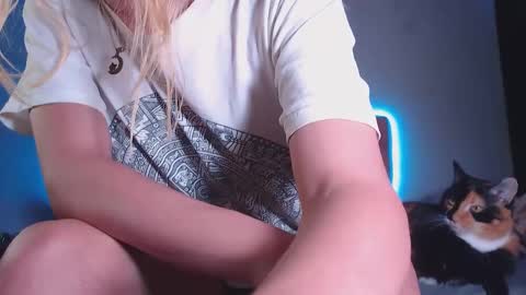 cicimom online show from December 19, 2025, 4:30 am