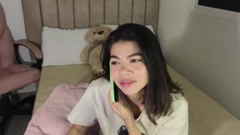 Snapshot of cielo_18d chatting on May 15, 2026, 4:52 am Mia online show from May 15, 2026, 4:52 am