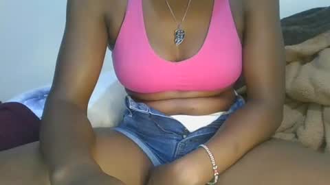 cilia petite online show from December 19, 2025, 5:53 pm