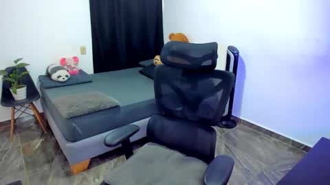 Luna and Sebas  online show from February 2, 2026, 9:35 pm