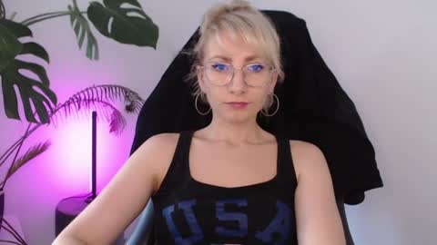 Snapshot of cinderellamoon chatting on July 2, 2026, 5:35 am Cinderella online show from July 2, 2026, 5:35 am