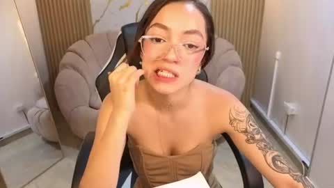 Snapshot of cinnamon_b chatting on July 23, 2026, 1:58 am Cinnamon online show from July 23, 2026, 1:58 am
