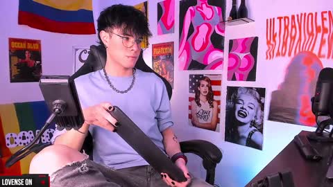 David     Independent Model online show from January 7, 2025, 2:53 am