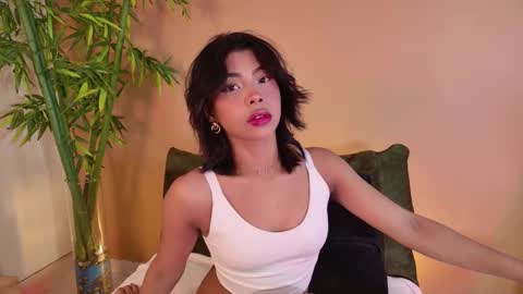 cinnamon_kyla online show from December 1, 2025, 12:32 pm