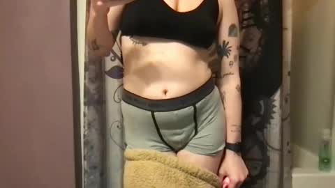 Snapshot of cinnamonpeaches chatting on February 11, 2025, 1:31 am Carmen online show from February 11, 2025, 1:31 am