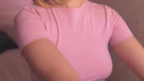 karina online show from December 1, 2025, 3:39 pm