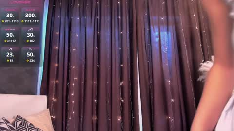 Snapshot of claire_amoure chatting on January 9, 2025, 7:42 am Claire online show from January 9, 2025, 7:42 am