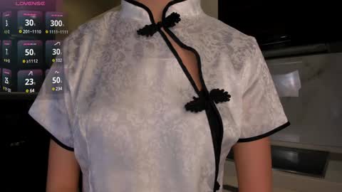 Snapshot of claire_amoure chatting on January 12, 2025, 7:11 am Claire online show from January 12, 2025, 7:11 am