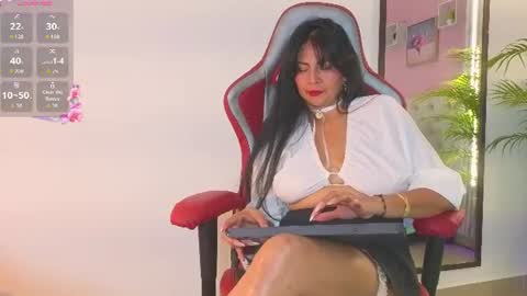 Snapshot of clariss_brown chatting on June 17, 2026, 7:59 pm clariss_brown online show from June 17, 2026, 7:59 pm
