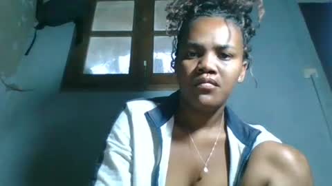 clarisse98 online show from November 10, 2025, 1:59 am