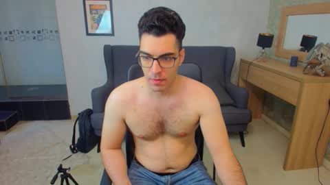 Snapshot of clarkslade chatting on October 9, 2025, 6:11 am ClarkSlade online show from October 9, 2025, 6:11 am