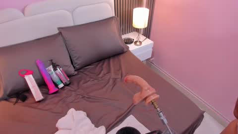 clauwdeen  wolf online show from September 26, 2025, 8:46 pm