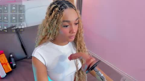 clauwdeen  wolf online show from December 17, 2025, 8:48 pm