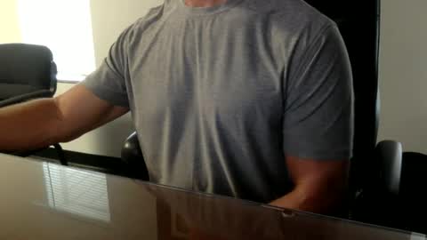 Snapshot of clemike69 chatting on August 7, 2026, 6:43 pm clemike69 online show from August 7, 2026, 6:43 pm