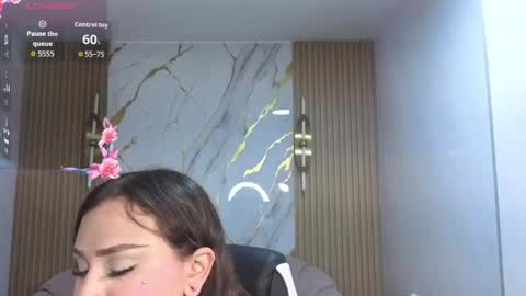 Clhoe online show from May 16, 2026, 12:59 pm