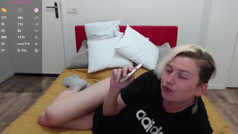 Syl  online show from February 26, 2025, 6:11 pm