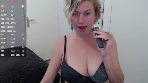 Syl  online show from October 23, 2025, 7:18 am