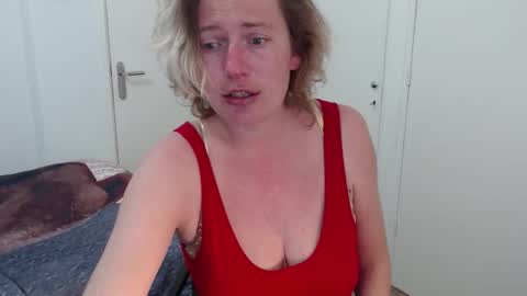 Syl  online show from March 9, 2026, 8:29 am