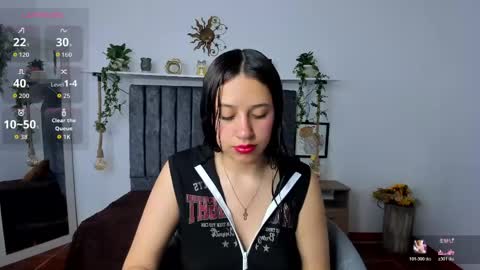 cloe_7 online show from May 24, 2026, 11:37 am