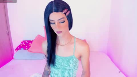 CLOE REMINTON online show from February 21, 2025, 6:07 am