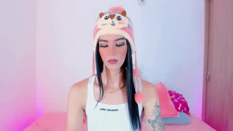 CLOE REMINTON online show from March 4, 2025, 1:23 am