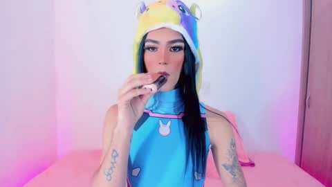 CLOE REMINTON online show from March 9, 2025, 3:43 am