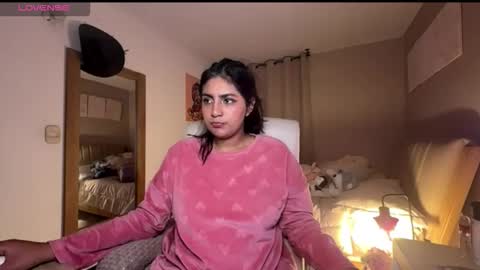 cloe small online show from September 24, 2025, 3:54 am