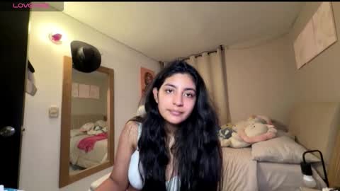 cloe small online show from October 11, 2025, 2:22 am