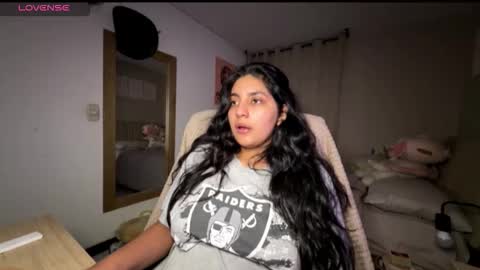 cloe small online show from October 17, 2025, 5:10 am