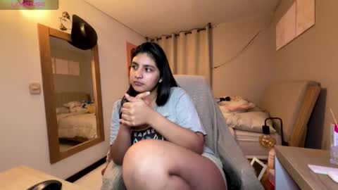 cloe small online show from February 3, 2026, 2:53 am