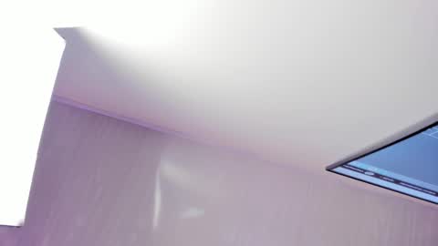 CLOE  online show from November 19, 2025, 2:44 am