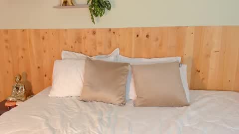 Chloe Smith online show from September 23, 2025, 8:01 pm