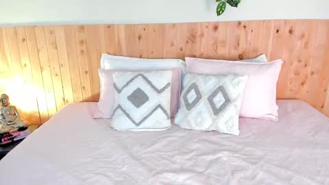 Chloe Smith online show from February 5, 2026, 11:48 am