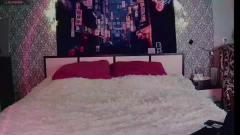 closertous online show from December 15, 2025, 2:54 pm