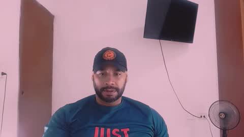 Snapshot of cloverblack18 chatting on January 15, 2026, 6:40 am erick online show from January 15, 2026, 6:40 am