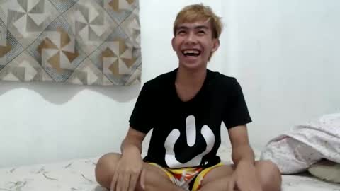 clyde_twinkx online show from November 19, 2025, 9:31 am