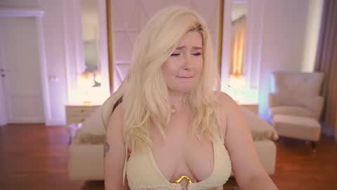 onlyfans amyleyy online show from March 19, 2026, 7:45 am