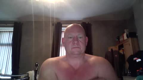 col4nows online show from November 26, 2025, 9:10 am