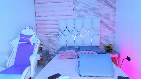 Snapshot of colett_hall chatting on June 25, 2026, 11:59 am colett online show from June 25, 2026, 11:59 am