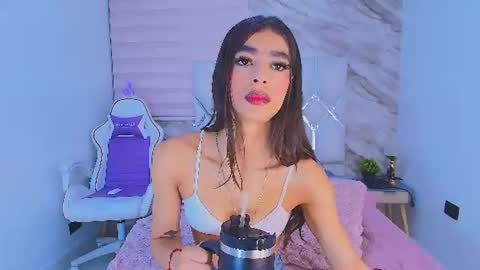 Snapshot of colett_hall chatting on July 4, 2026, 12:00 pm colett online show from July 4, 2026, 12:00 pm