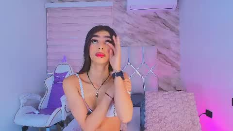 Snapshot of colett_hall chatting on July 7, 2026, 11:58 am colett online show from July 7, 2026, 11:58 am