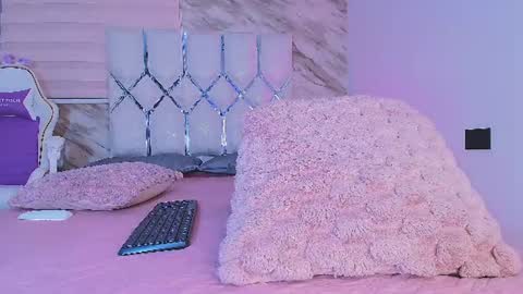 Snapshot of colett_hall chatting on July 18, 2026, 11:58 am colett online show from July 18, 2026, 11:58 am
