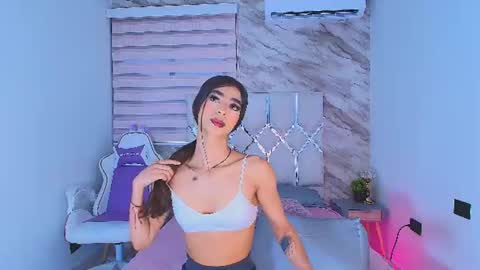 Snapshot of colett_hall chatting on July 19, 2026, 11:58 am colett online show from July 19, 2026, 11:58 am