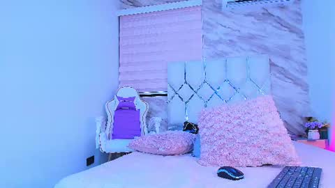 Snapshot of colett_hall chatting on July 29, 2026, 11:52 am colett online show from July 29, 2026, 11:52 am