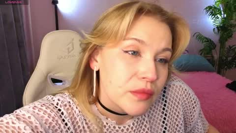 Snapshot of colleen_blake chatting on April 21, 2026, 5:17 pm Collen Mon Tue Wed Thu Fri GMT 3 0300am - 0900am online show from April 21, 2026, 5:17 pm