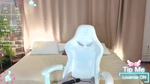 Snapshot of colleen_blake chatting on April 27, 2026, 5:44 pm Collen Mon Tue Wed Thu Fri GMT 3 0300am - 0900am online show from April 27, 2026, 5:44 pm