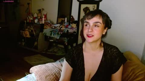Collette online show from October 14, 2025, 3:40 am